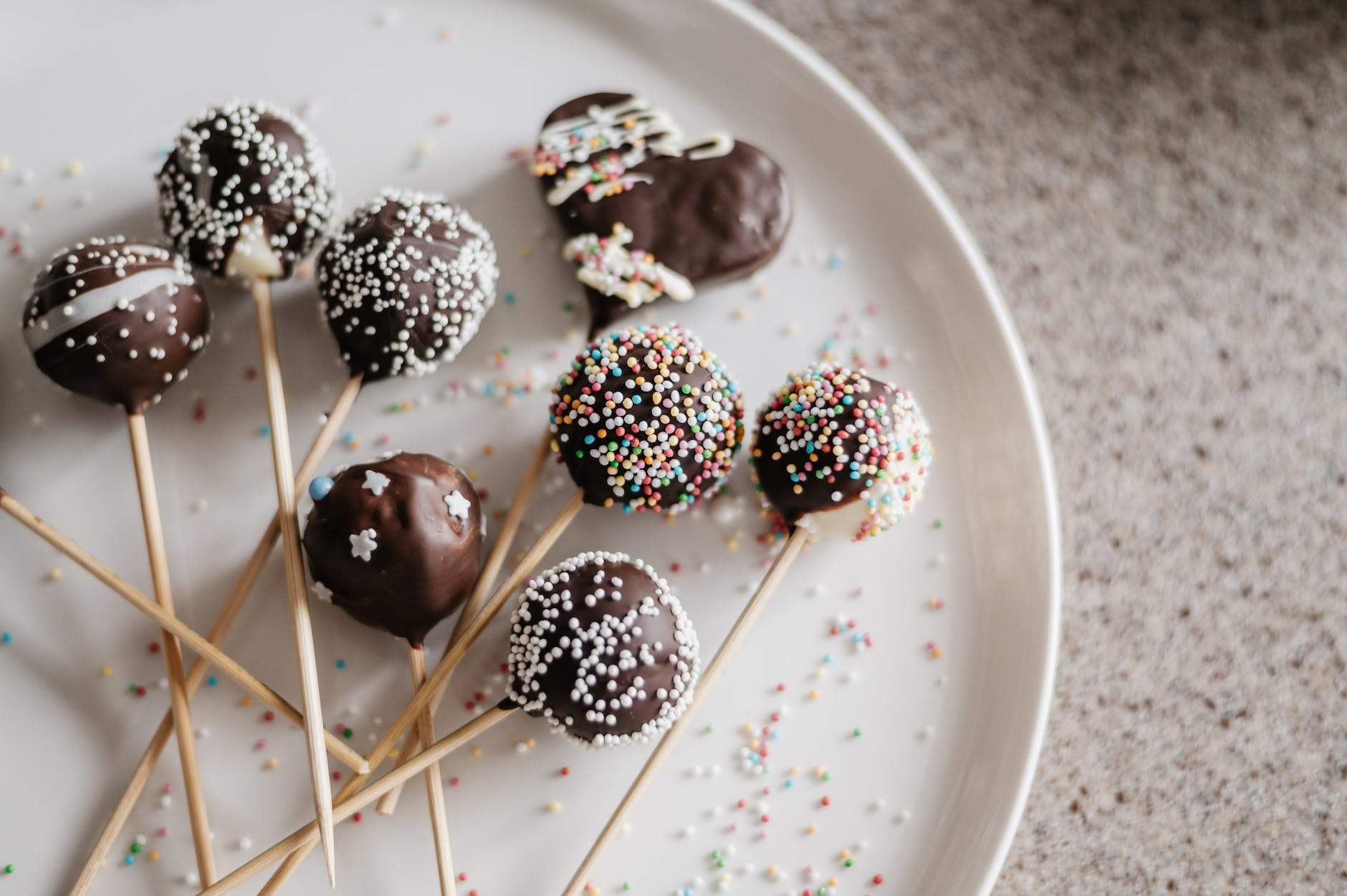 die besten lebensmittel zum abnehmen: zimt, zitrone, chia samen, zitronenwasser und yamswurzel 4 kostenloses stock foto zu behandeln, cake pops, dessert